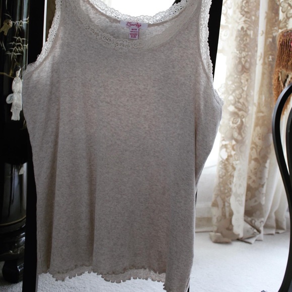 Pretty tank - Picture 4 of 4